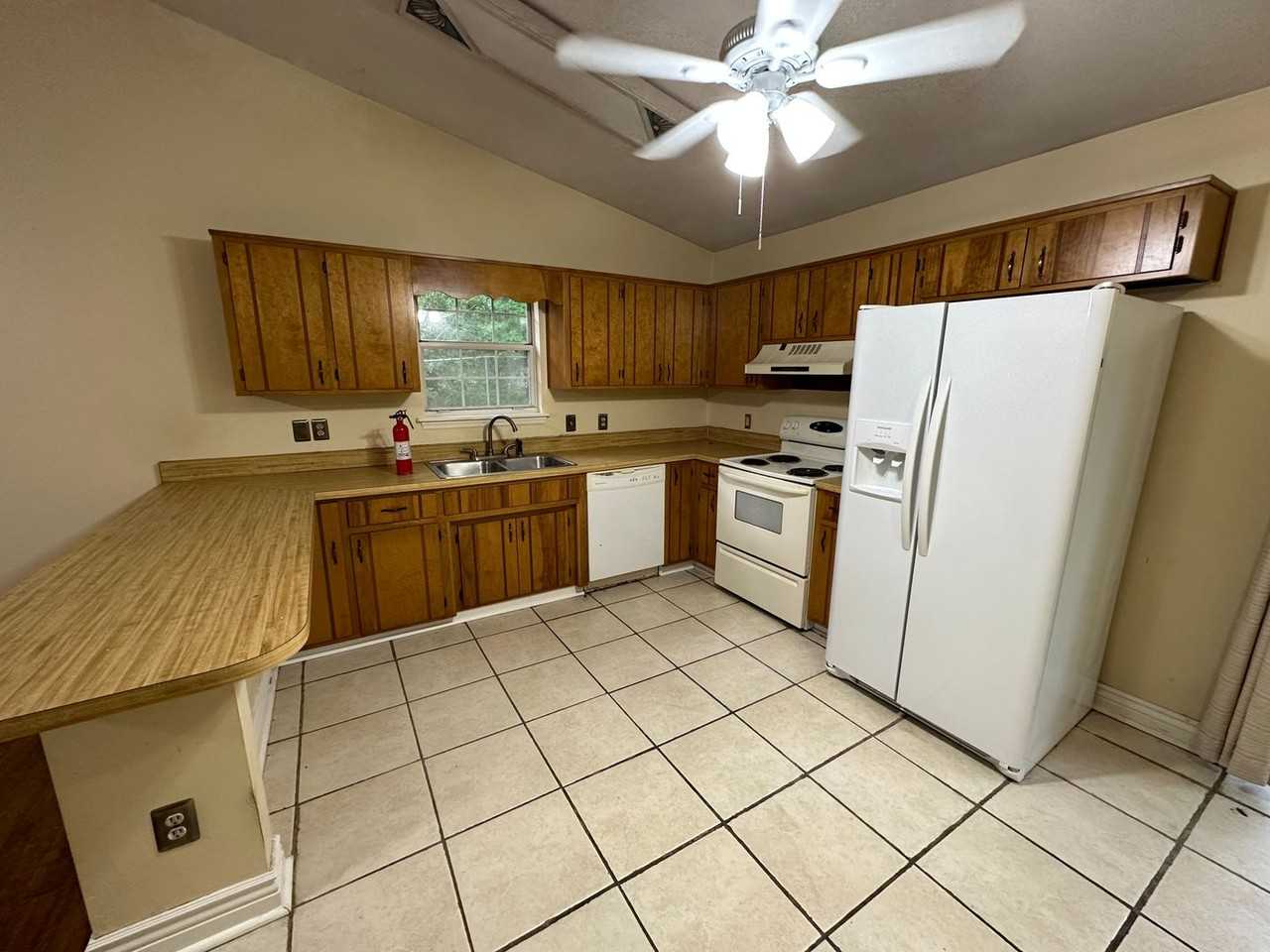 4078 Cottage Wood Trl - Photo 3 of 8