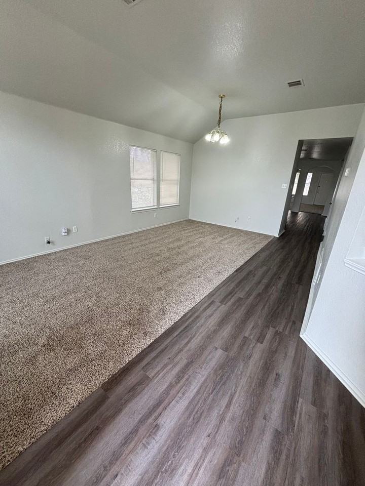 8616 Devine Ln - Photo 3 of 12