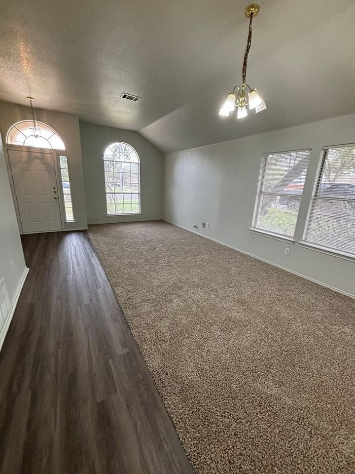 8616 Devine Ln - Photo 4 of 12