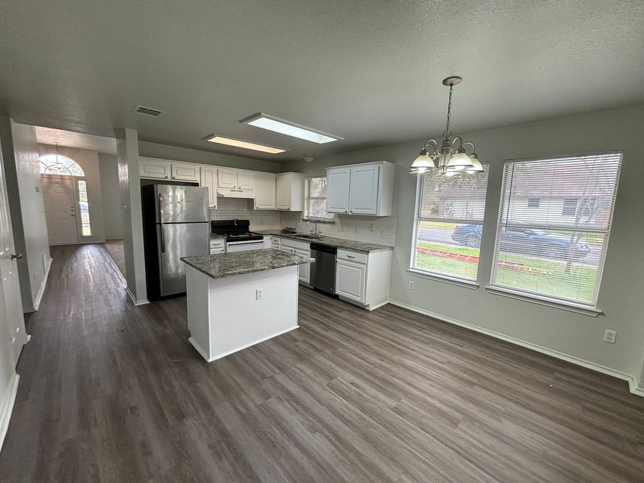 8616 Devine Ln - Photo 6 of 12