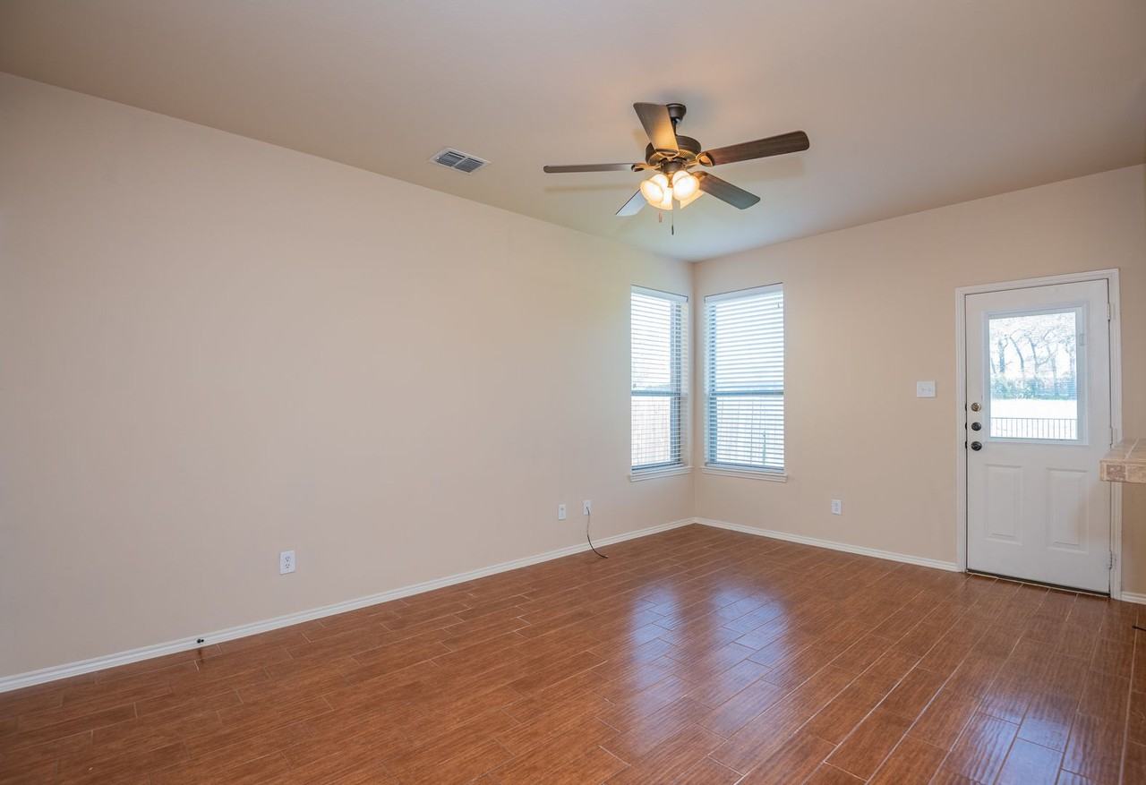 1426 Piedmont Dr - Photo 4 of 27