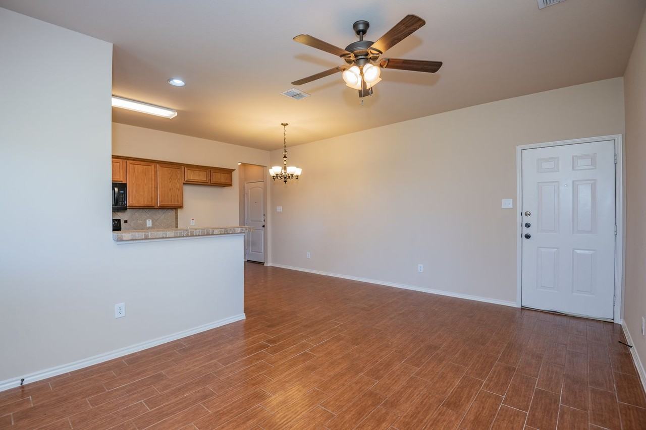 1426 Piedmont Dr - Photo 5 of 27