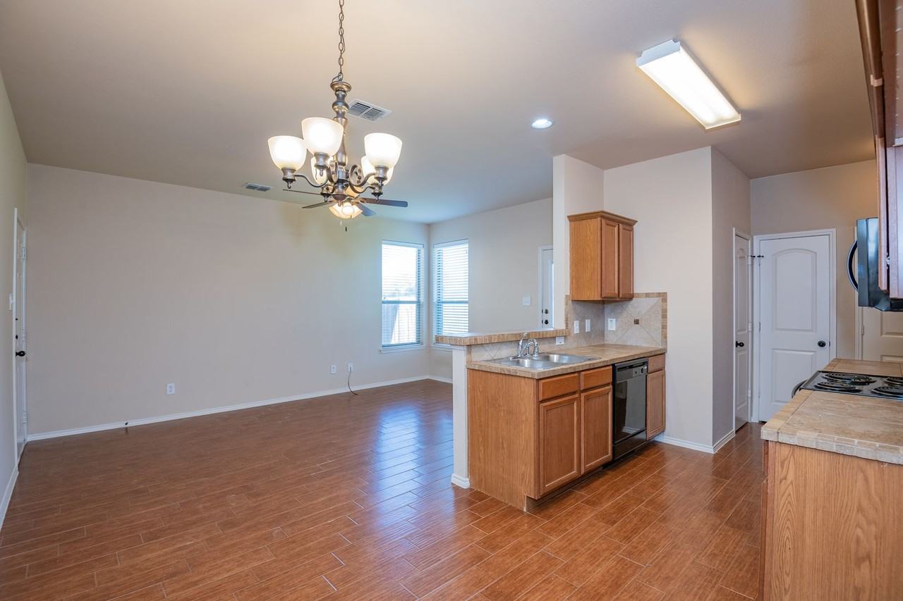 1426 Piedmont Dr - Photo 7 of 27