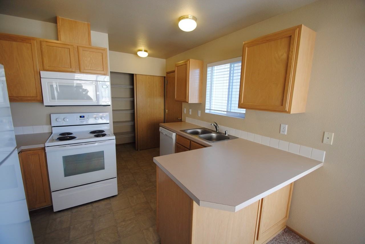 5422 Parker Rd E - Photo 2 of 9