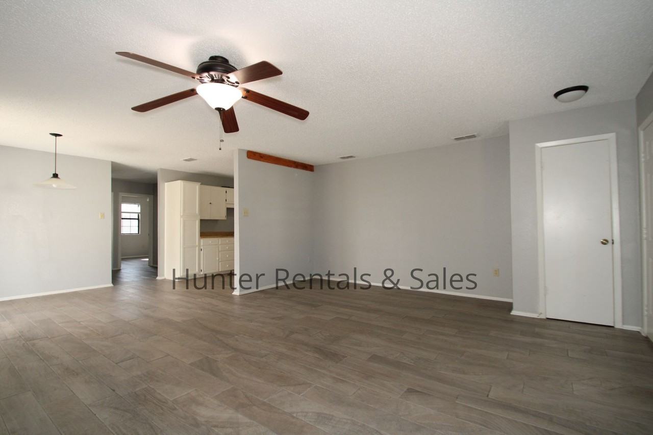 2108 Continental Dr - Photo 3 of 23