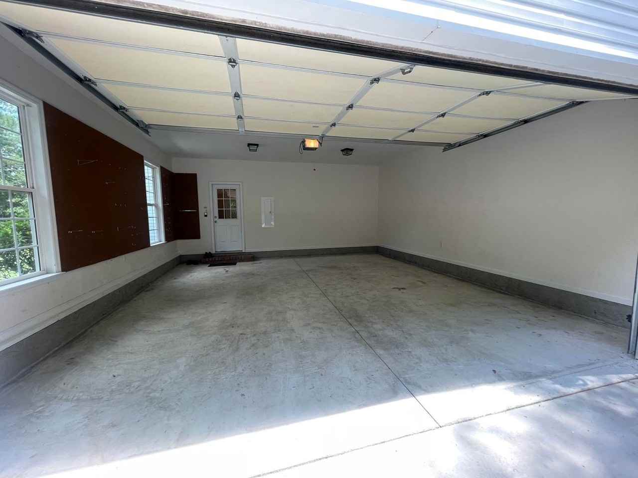 110 Stratford Ln - Photo 3 of 27