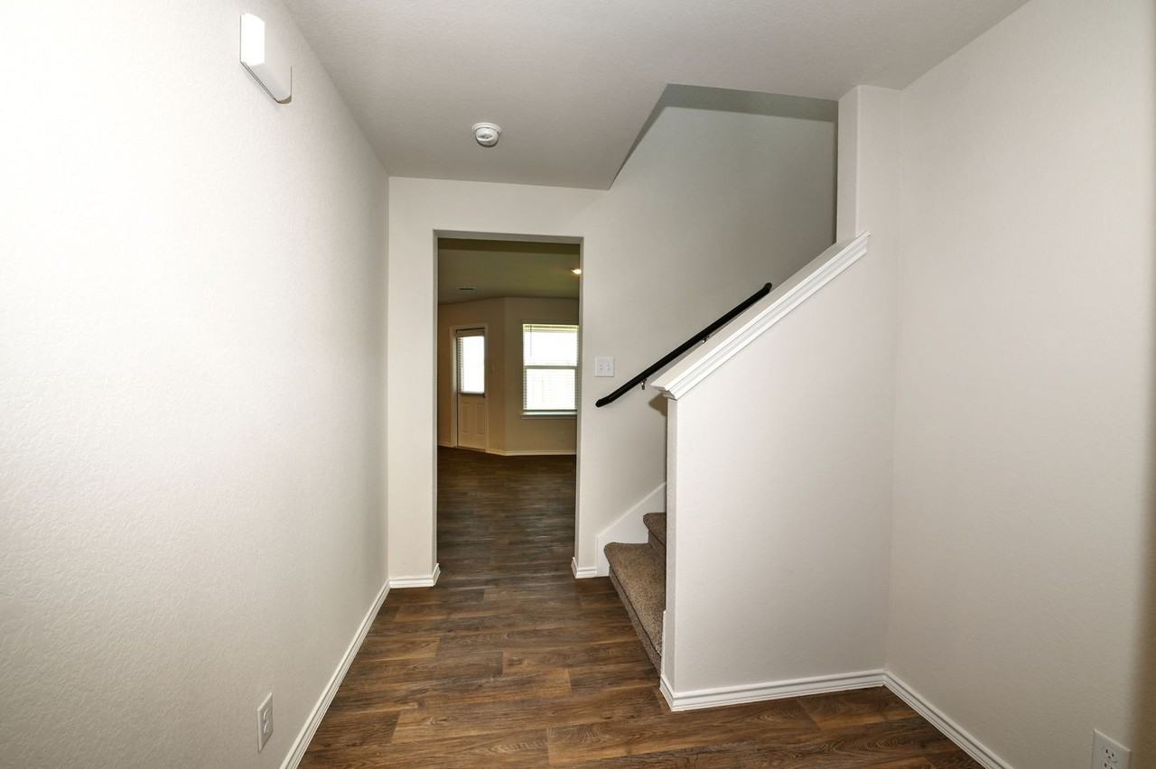 13507 Hummel Loop - Photo 5 of 50