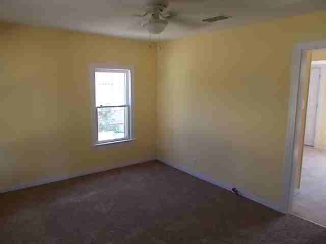 933 Peach St - Photo 2 of 10