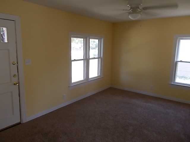 933 Peach St - Photo 3 of 10