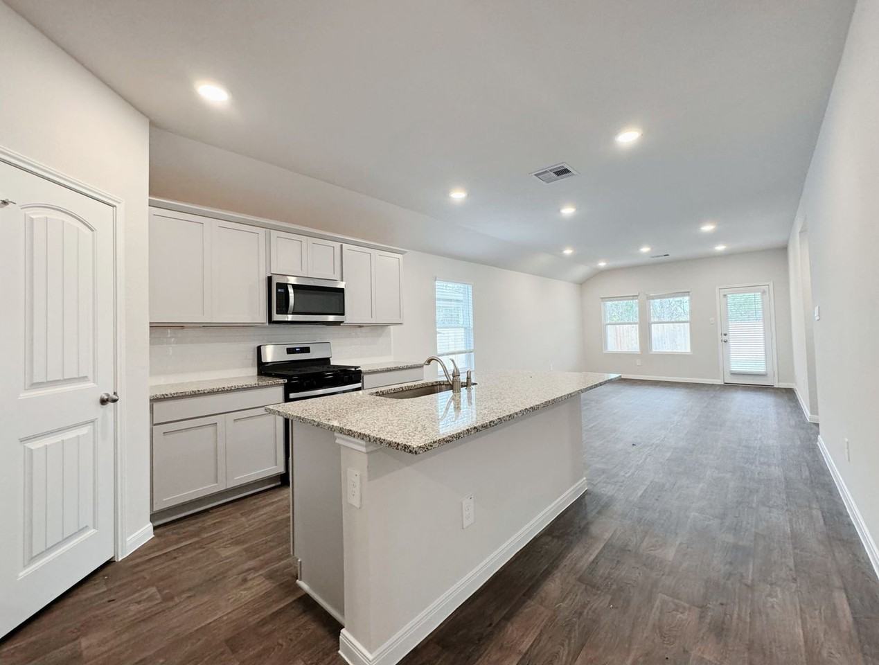 1207 Camden Ln - Photo 5 of 41