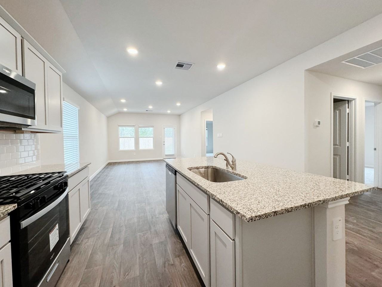 1207 Camden Ln - Photo 7 of 41