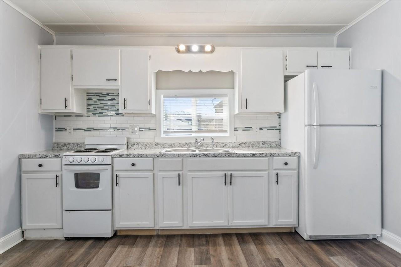 222 Woodhaven Rd - Photo 4 of 13