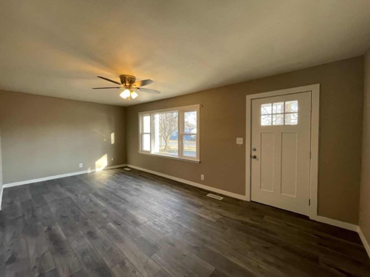 1213 E Wayland St - Photo 2 of 19
