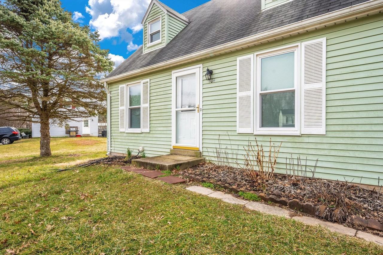 504 Lewis Ct - Photo 2 of 50