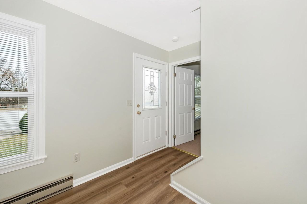 504 Lewis Ct - Photo 3 of 50