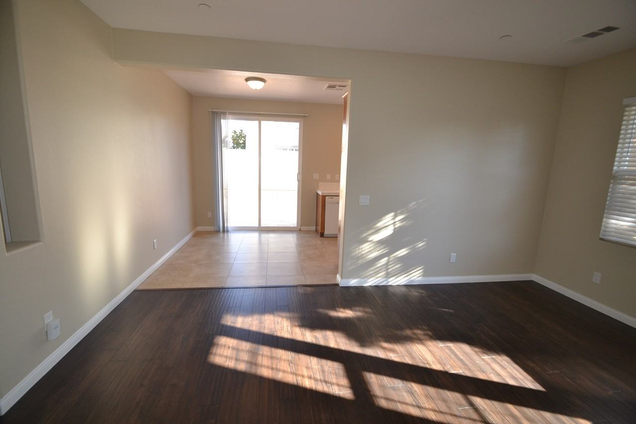 263 Cummings Way - Photo 2 of 16