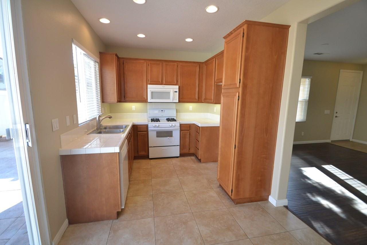 263 Cummings Way - Photo 3 of 16