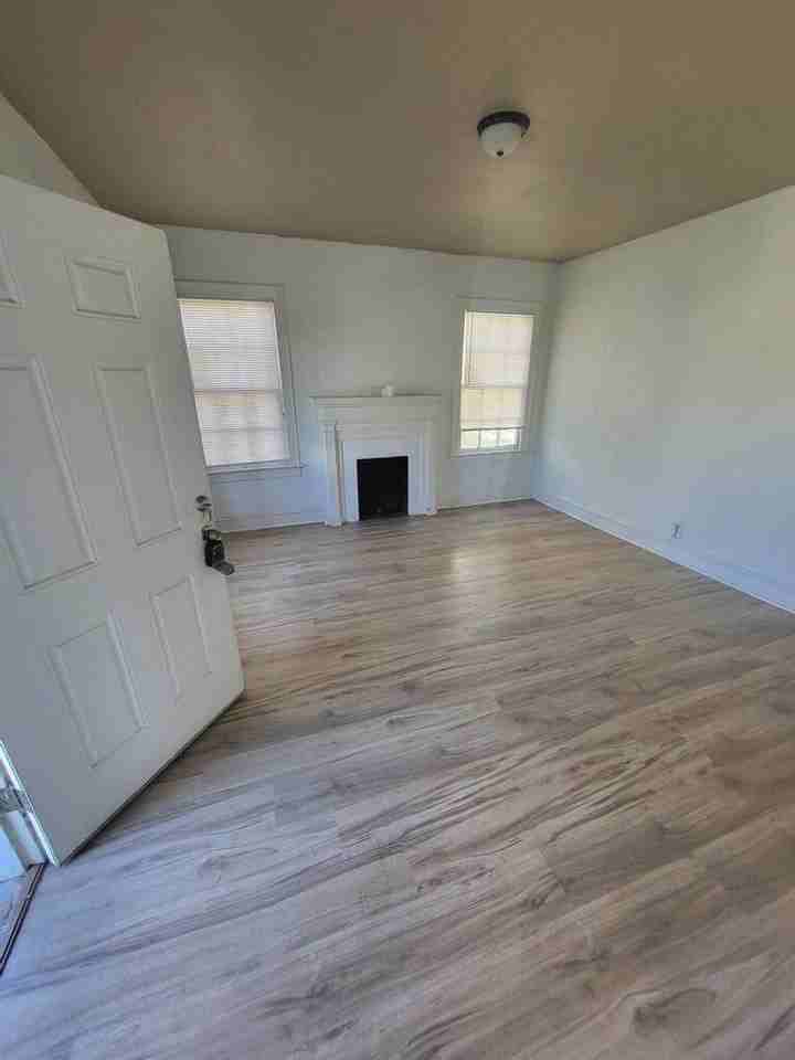 3203 Darien St - Photo 2 of 5