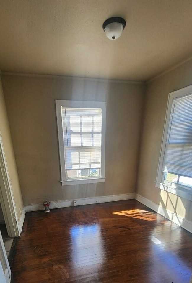 3203 Darien St - Photo 3 of 5