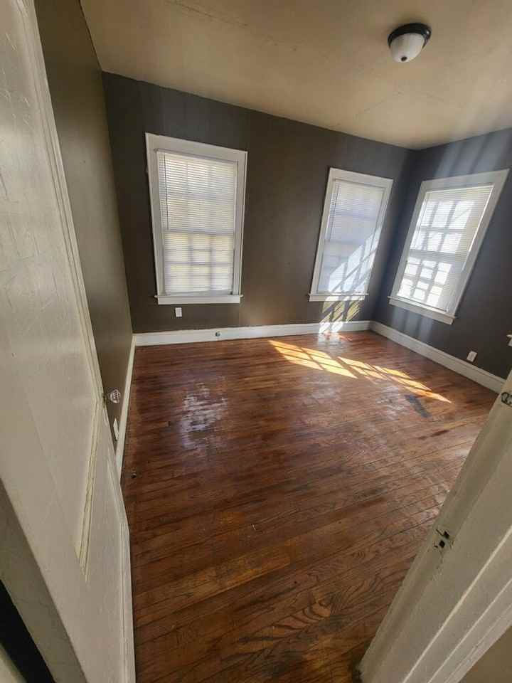 3203 Darien St - Photo 4 of 5