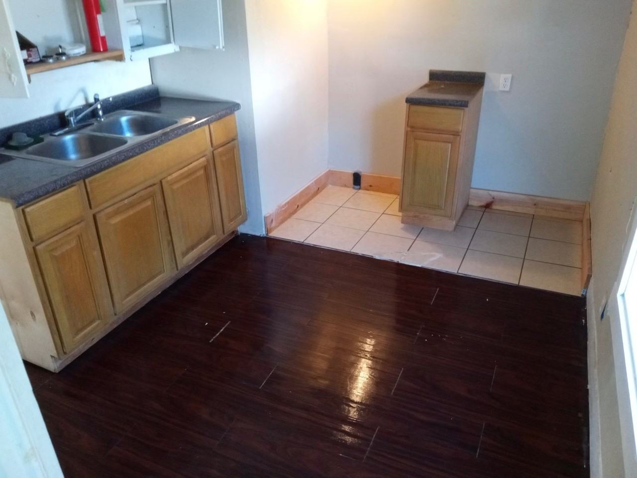 3203 1/2 Darien St - Photo 6 of 9