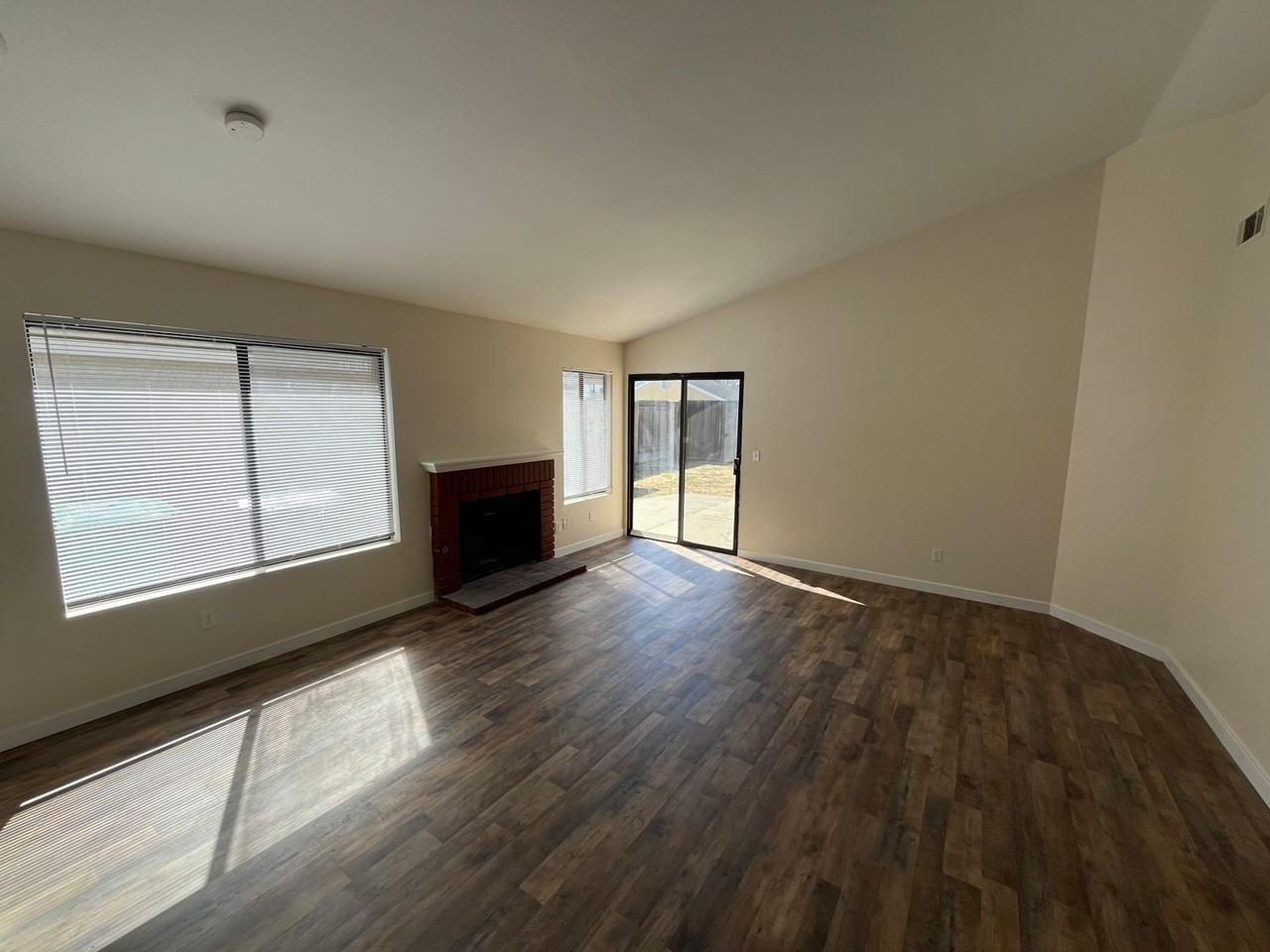 1603 Canyon Dr - Photo 3 of 12