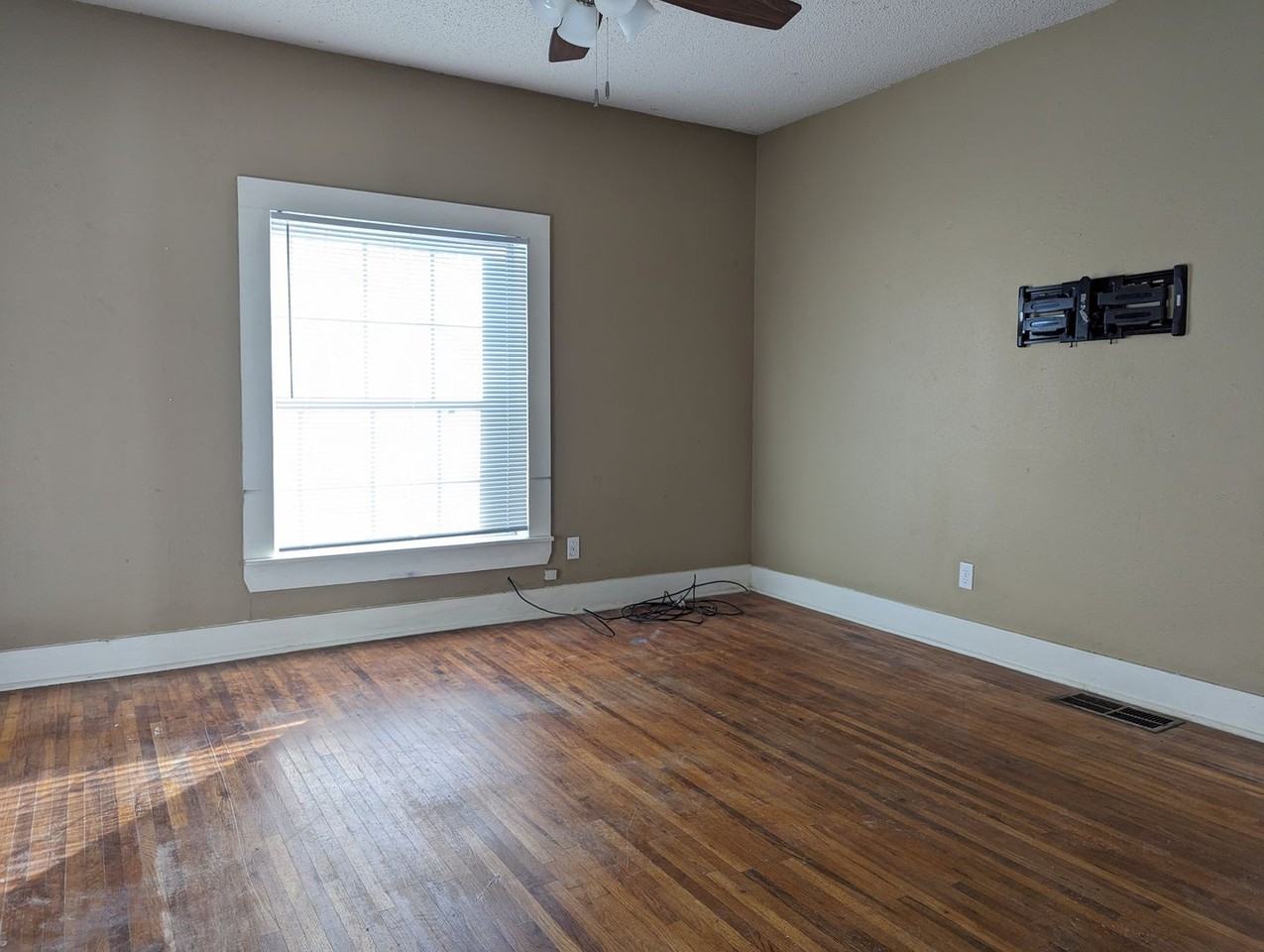 2615 Hazel St - Photo 7 of 7
