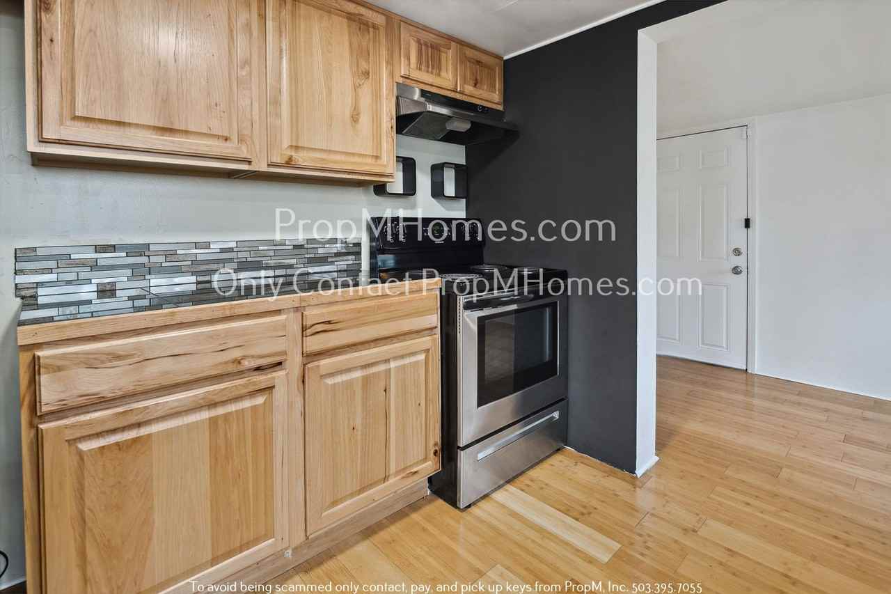 6135 Se Henderson St - Photo 6 of 20