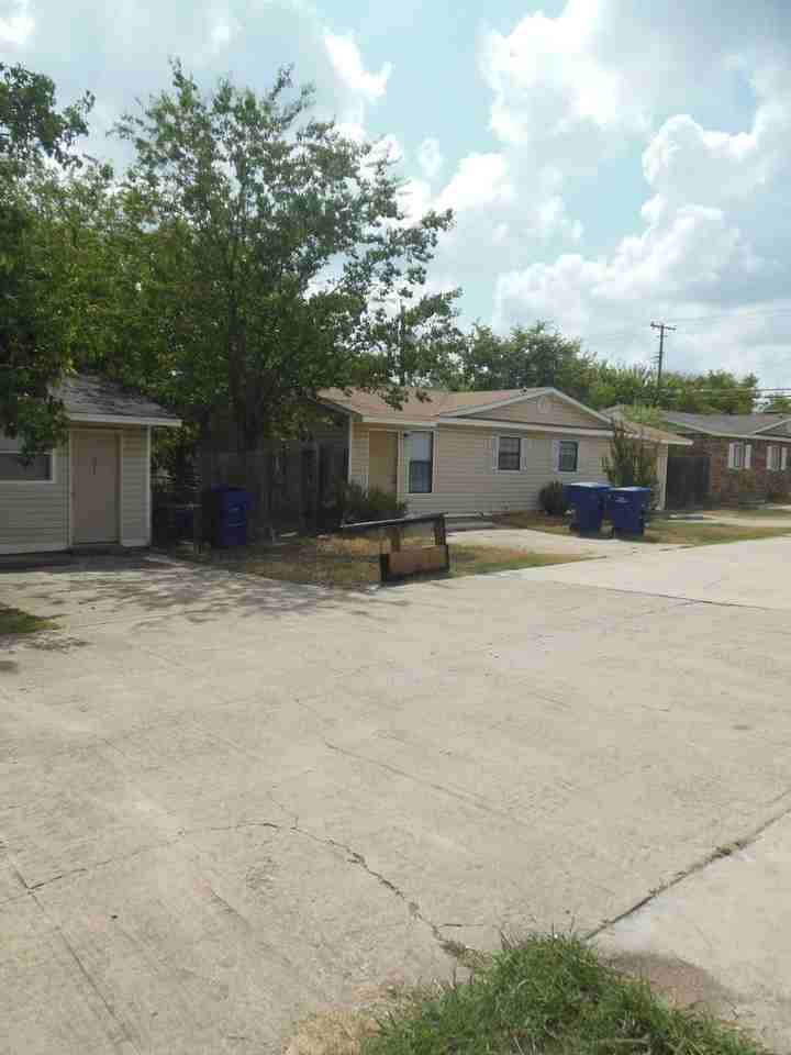 915 S 13th St - Photo 3 of 12