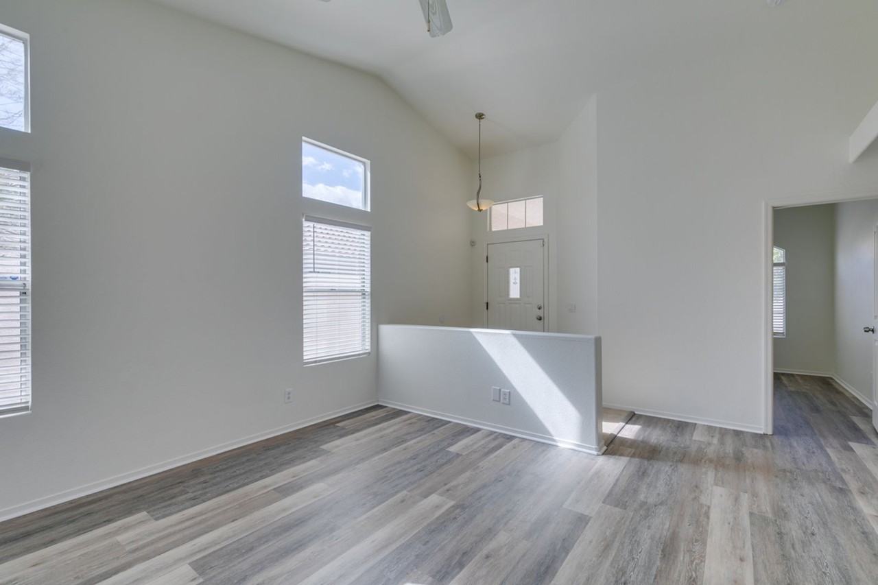 1920 Ivy Point Ln - Photo 3 of 39