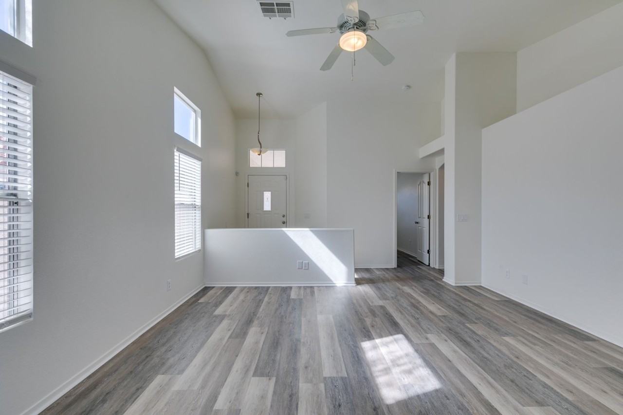 1920 Ivy Point Ln - Photo 4 of 39