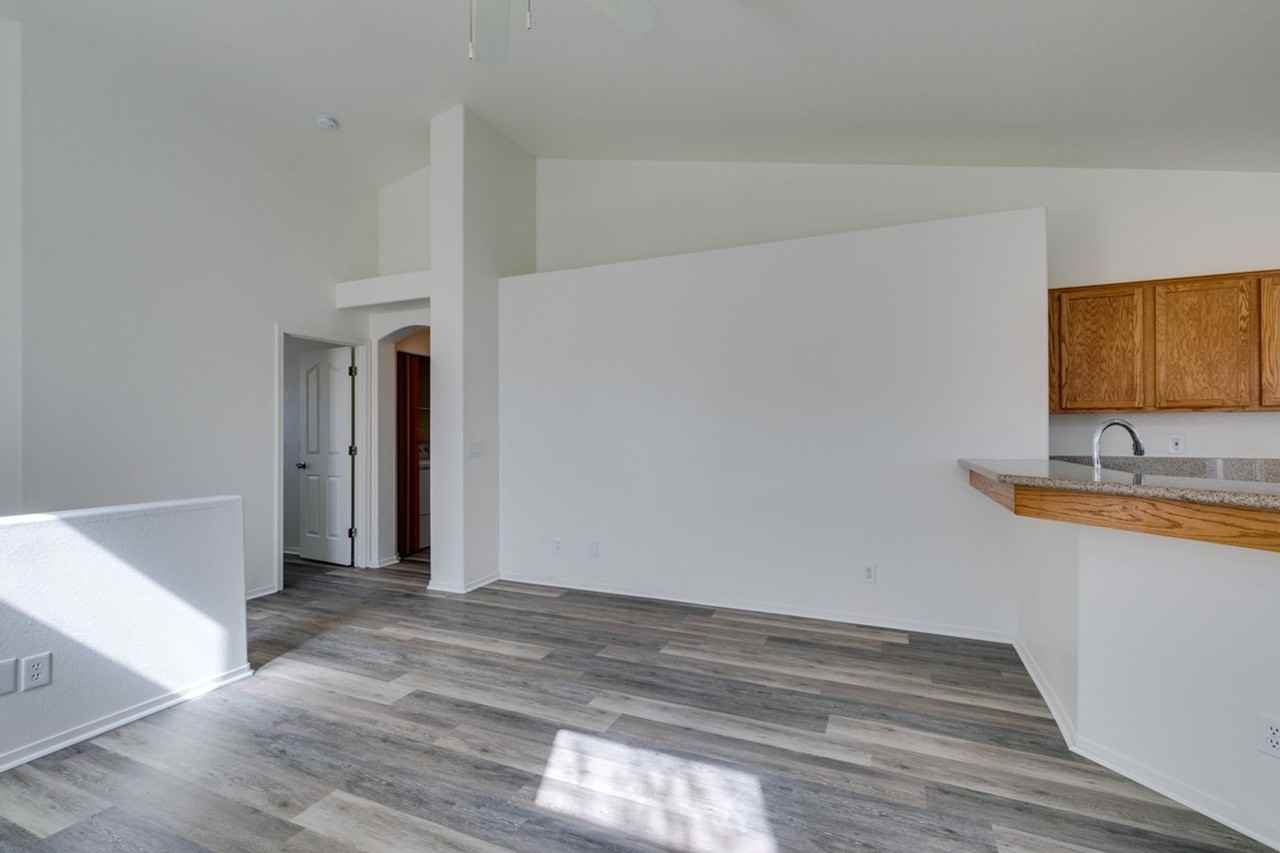 1920 Ivy Point Ln - Photo 6 of 39