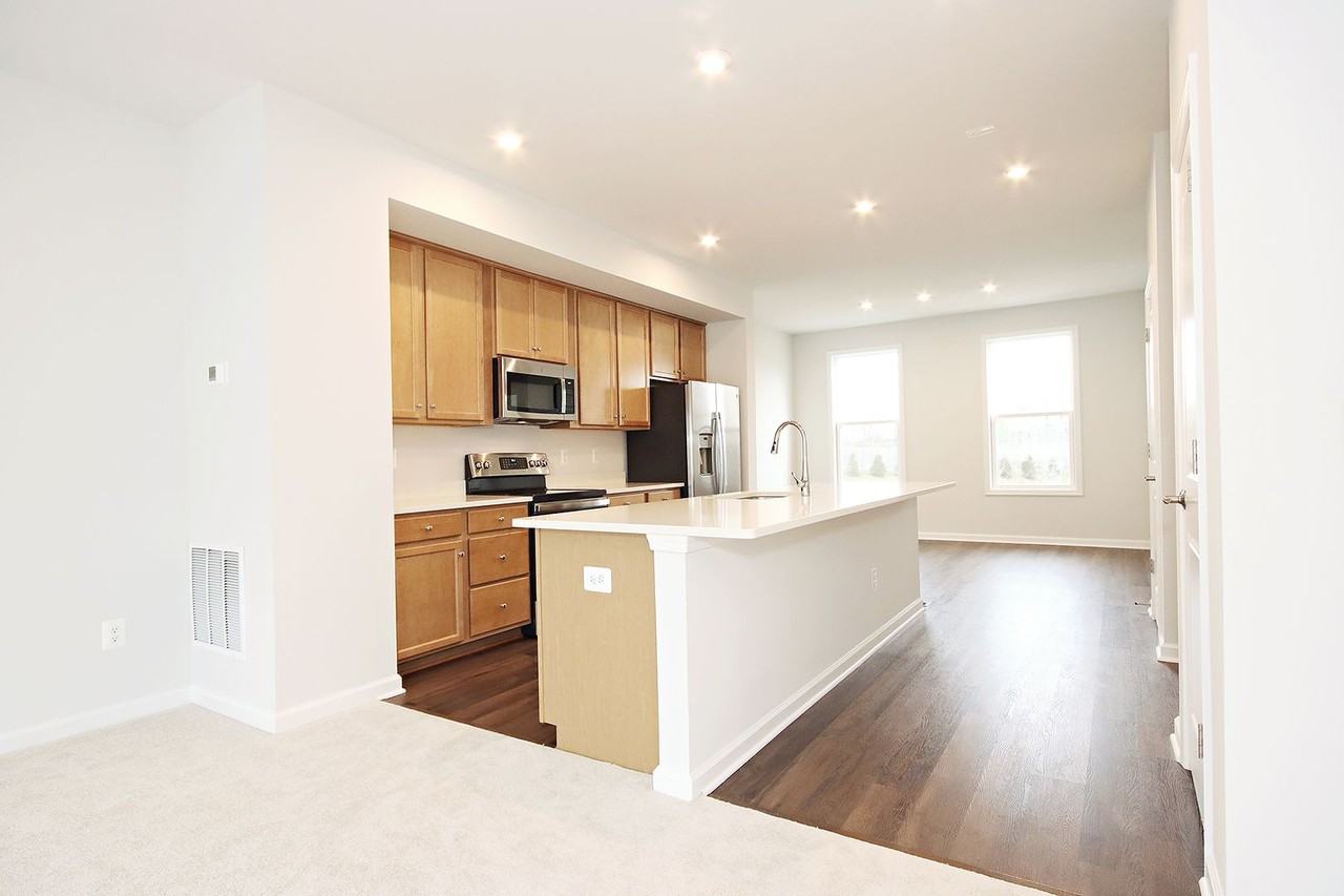 5997 Mccomb St - Photo 4 of 28