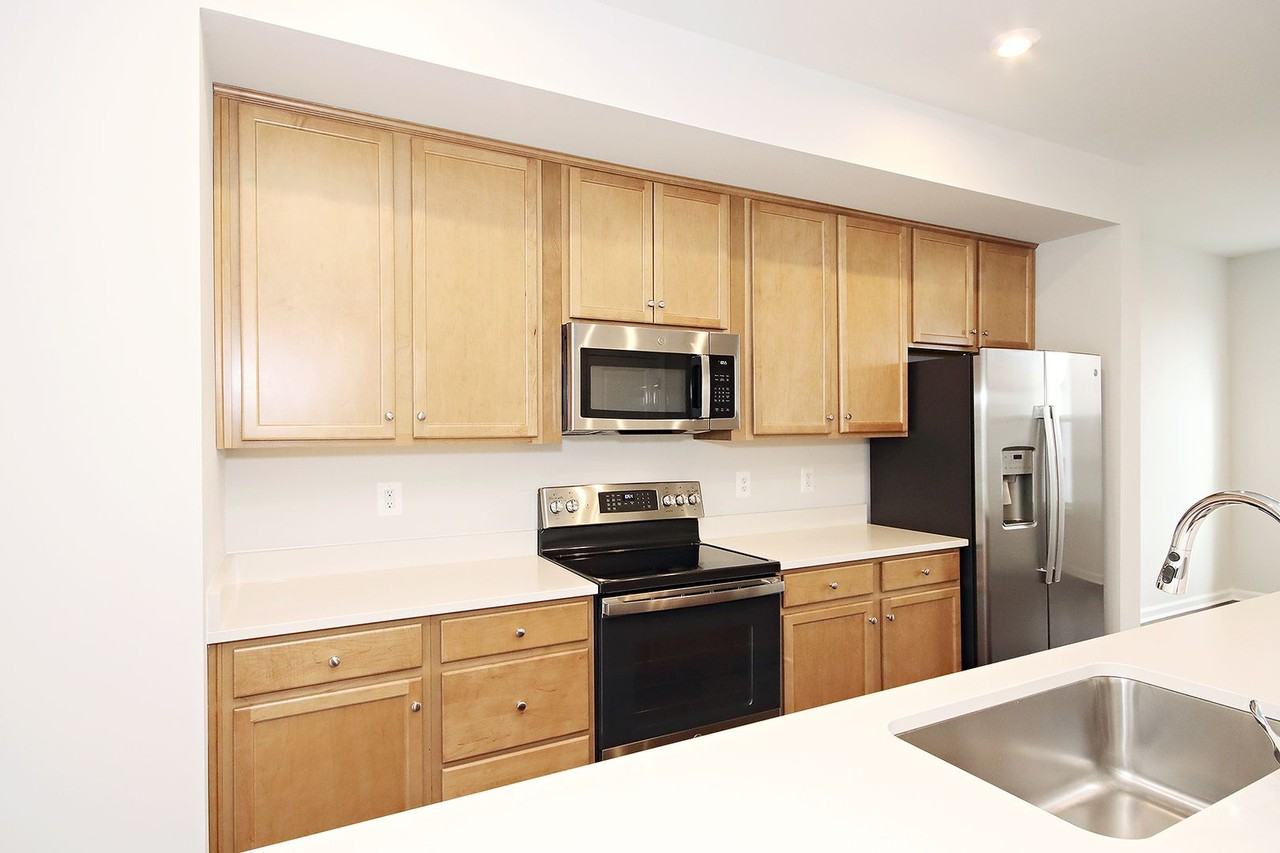 5997 Mccomb St - Photo 5 of 28