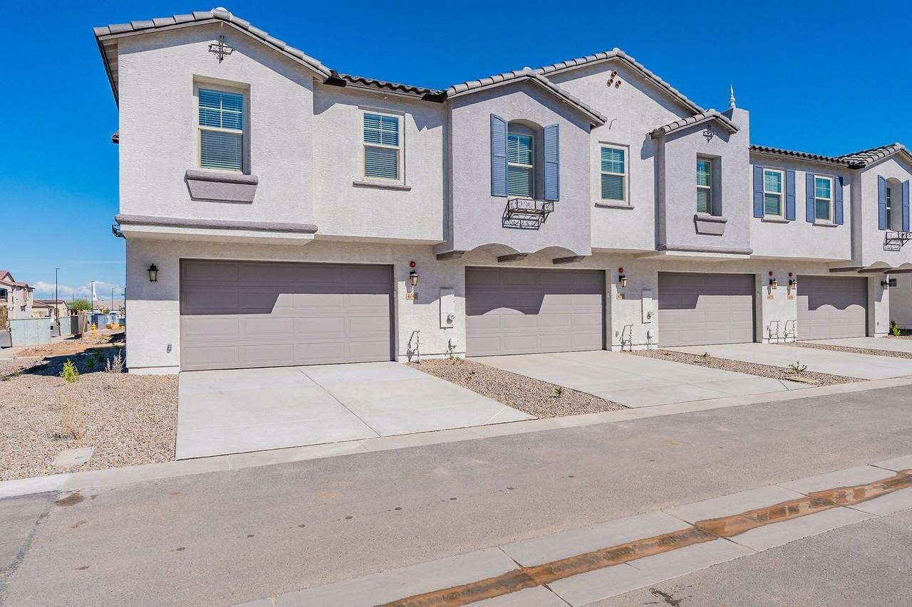 4042 E Amoroso Dr - Photo 2 of 30