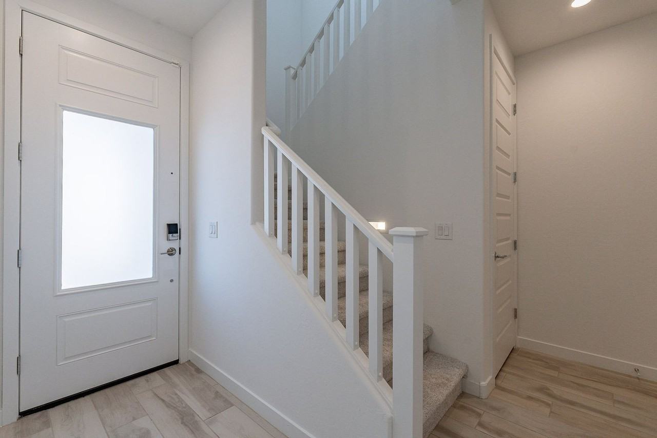 4042 E Amoroso Dr - Photo 3 of 30