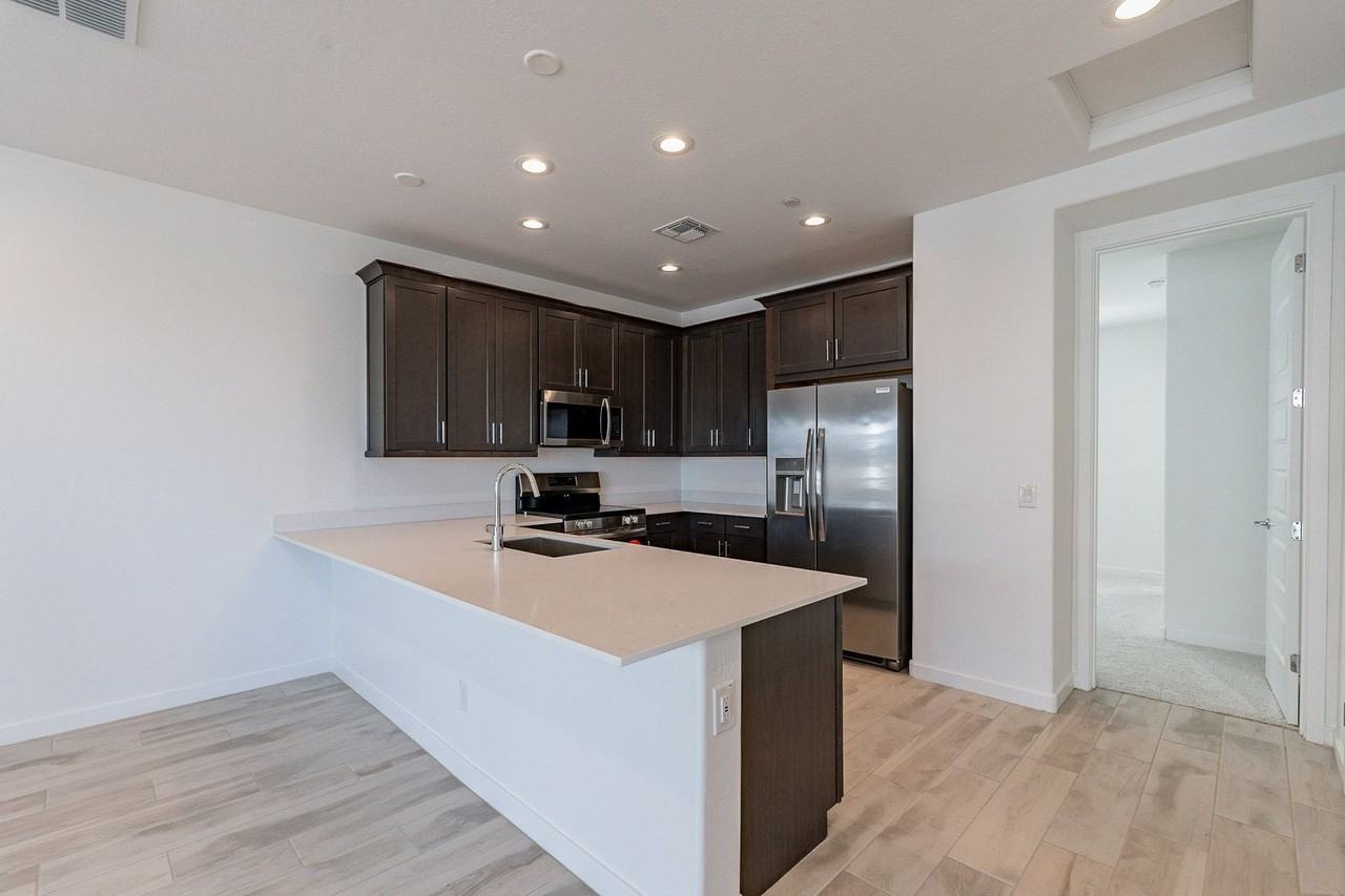 4042 E Amoroso Dr - Photo 4 of 30