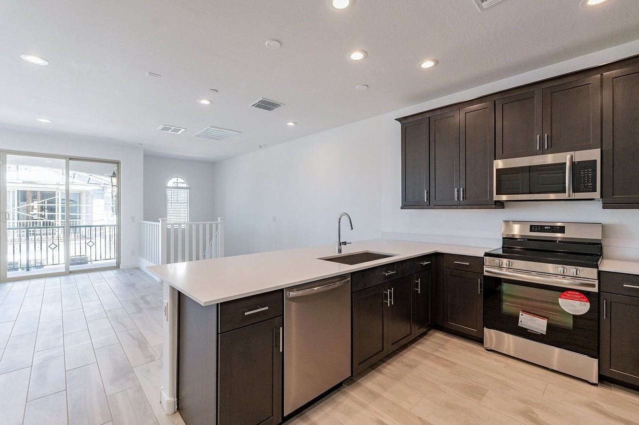 4042 E Amoroso Dr - Photo 5 of 30