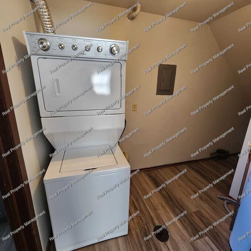 2218 Washington Ave - Photo 3 of 11