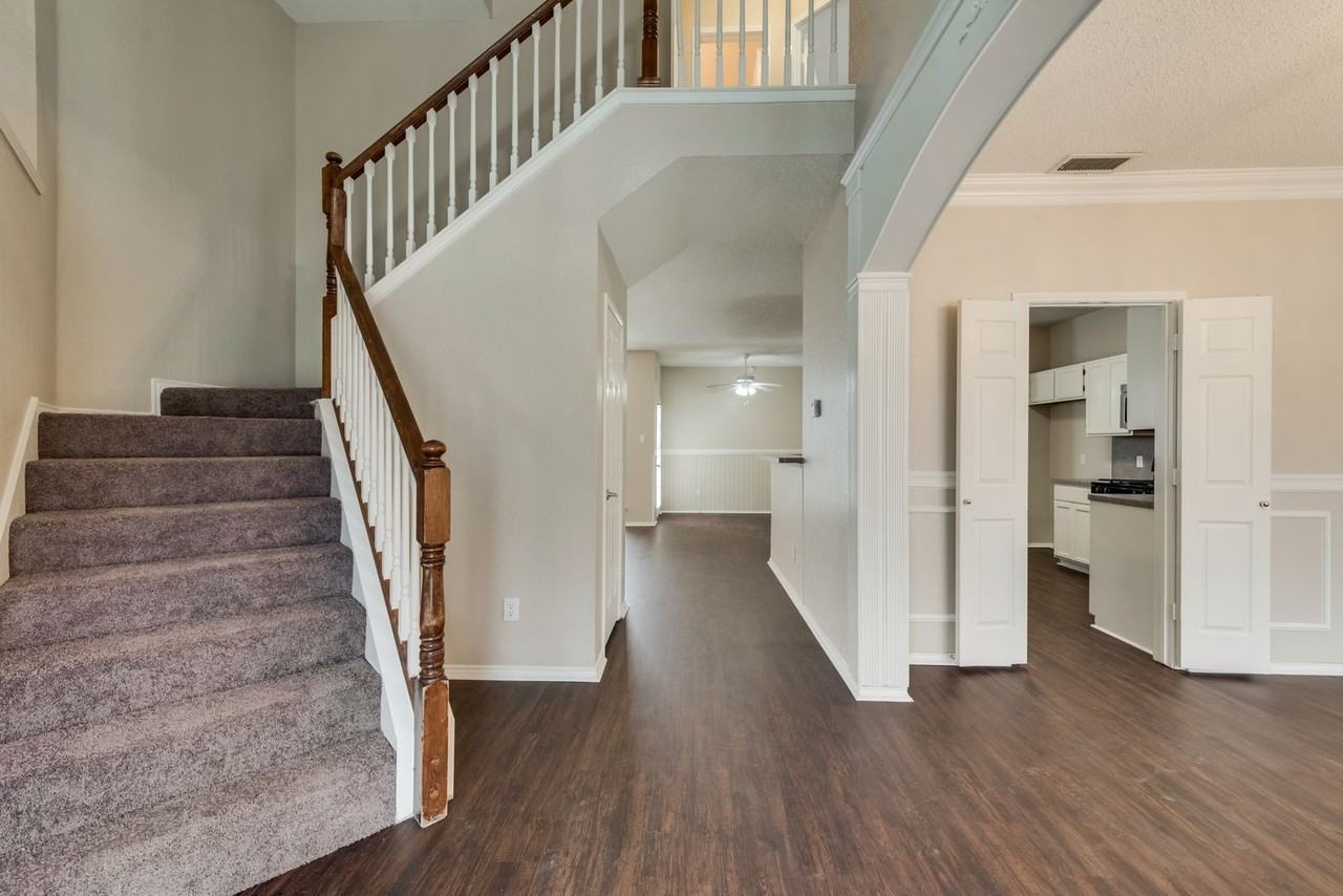 1801 Dartbrook Dr - Photo 3 of 18