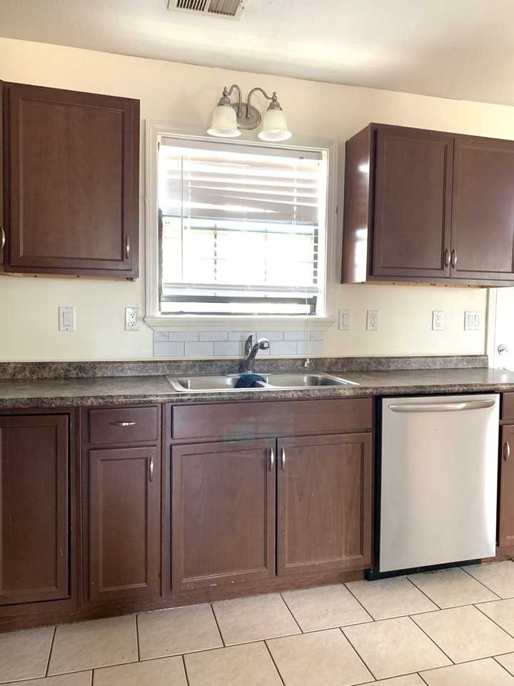 4619 S Caraway Rd - Photo 4 of 15