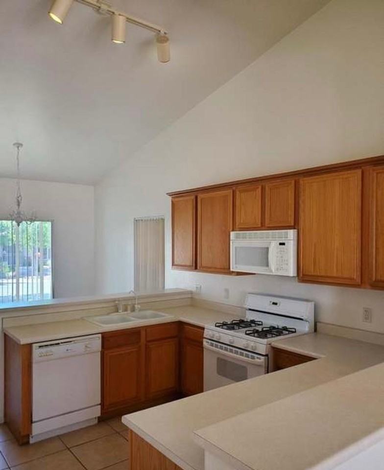 1855 W Running Iron Cir - Photo 3 of 11