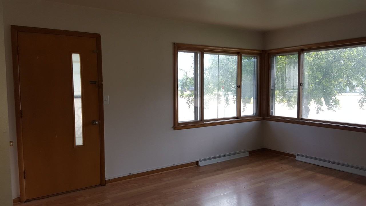 450 7th Avenue South - Photo 2 of 7