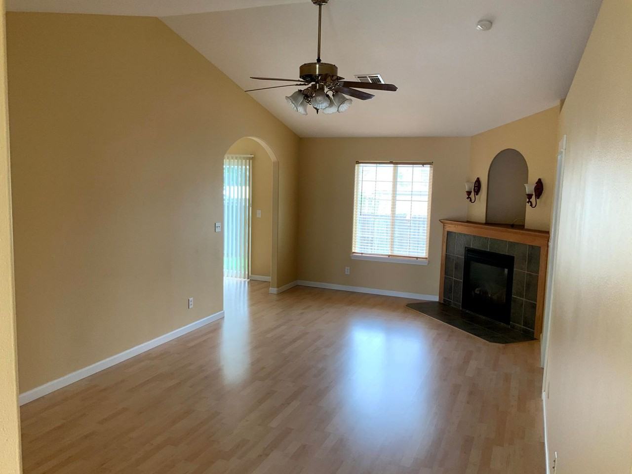 928 65th Pl - Photo 3 of 17