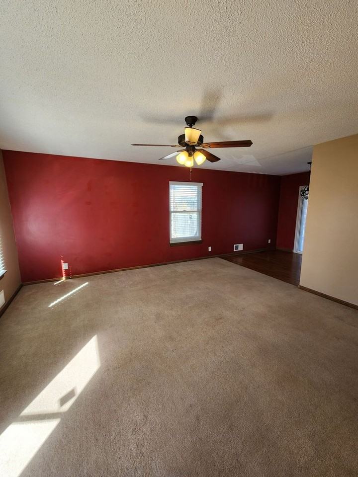 1319 S Mchenry St - Photo 2 of 13