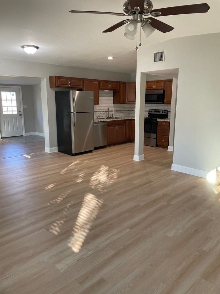 5171 Orange Ave - Photo 3 of 11