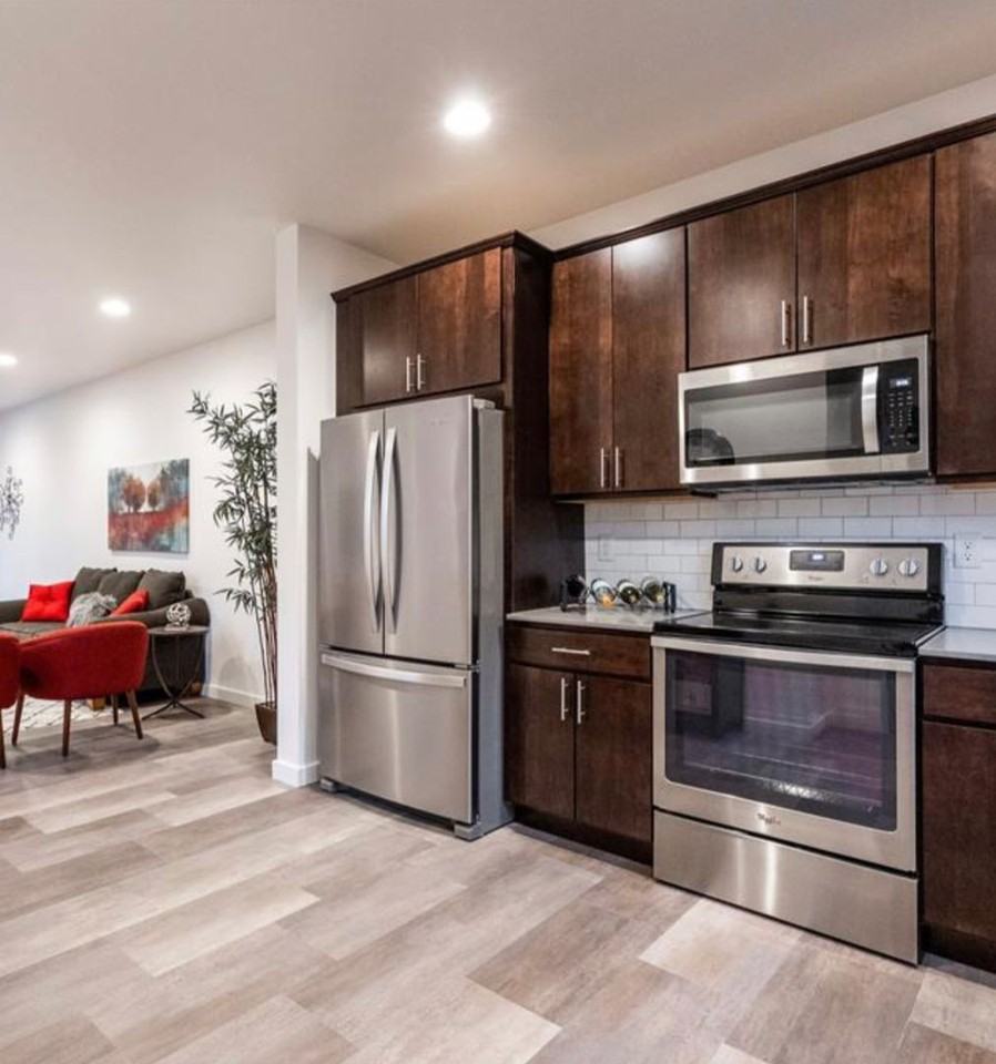 909 N 17th Ave #D - Photo 3 of 23