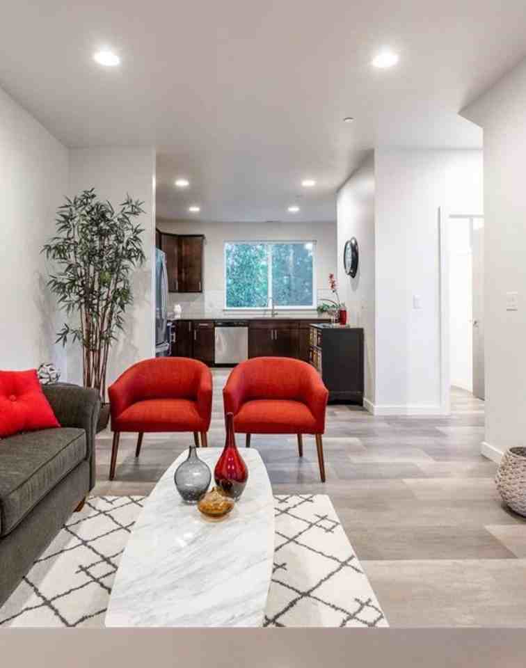 909 N 17th Ave #D - Photo 2 of 23