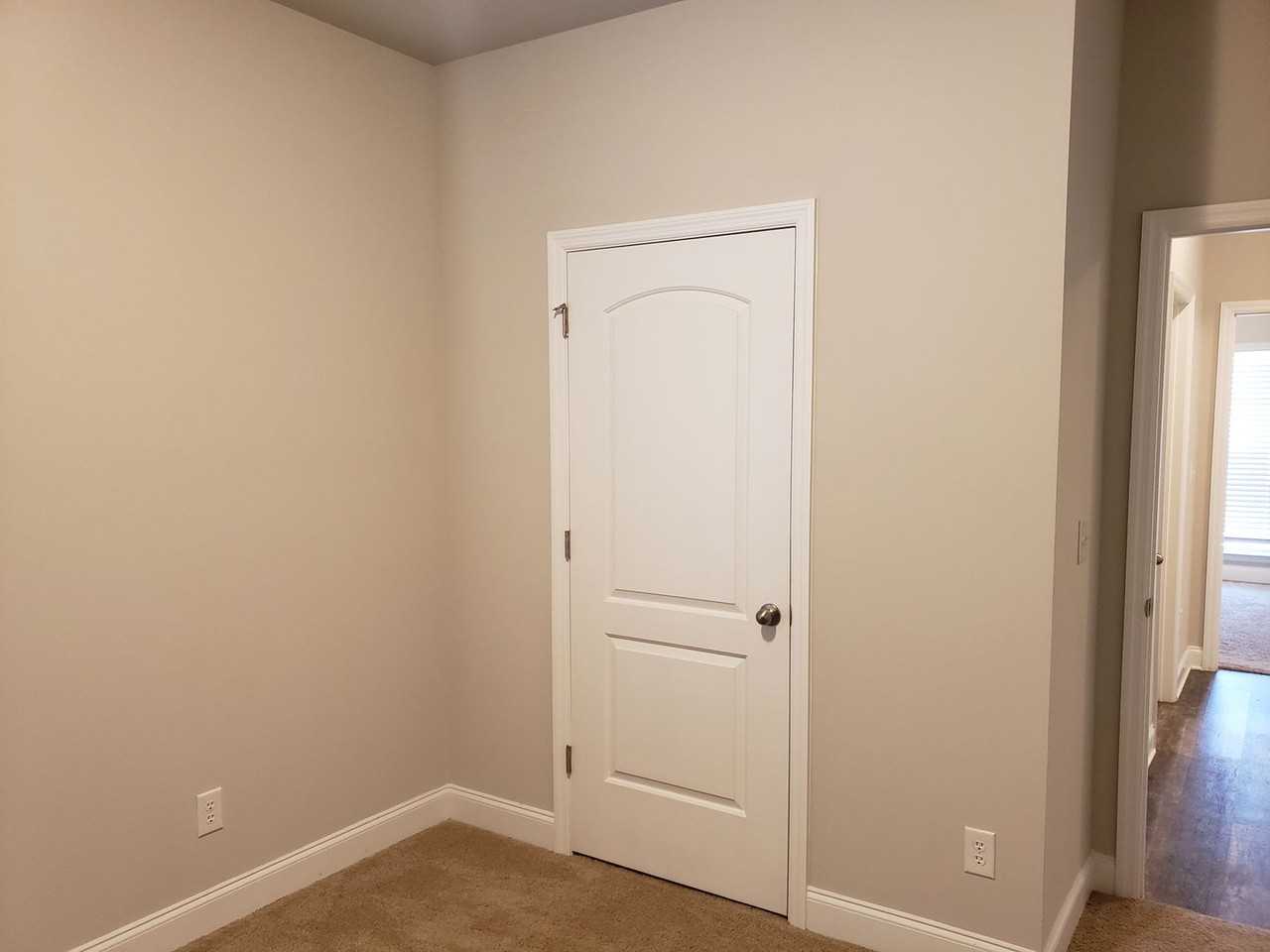 300 Addison Ct - Photo 3 of 20