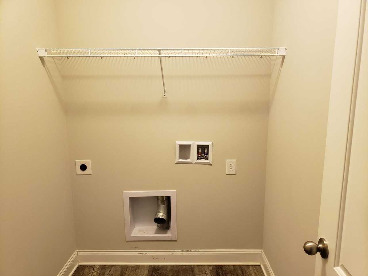 300 Addison Ct - Photo 5 of 20